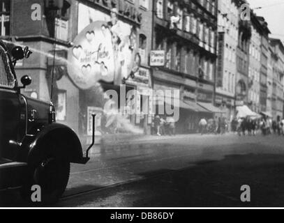 Demonstrationen, Deutschland, Proteste gegen verlängerte Öffnungszeiten samstags, Kaufingerstraße, München, 20.6.1953, Zusatzrechte-Clearences-nicht verfügbar Stockfoto