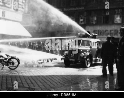 Demonstrationen, Deutschland, Proteste gegen verlängerte Öffnungszeiten samstags, Kaufingerstraße, München, 20.6.1953, Zusatzrechte-Clearences-nicht verfügbar Stockfoto