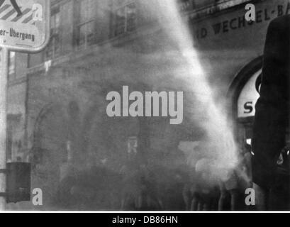 Demonstrationen, Deutschland, Proteste gegen verlängerte Öffnungszeiten samstags, Kaufingerstraße, München, 20.6.1953, Zusatzrechte-Clearences-nicht verfügbar Stockfoto