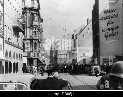 Demonstrationen, Deutschland, Proteste gegen verlängerte Öffnungszeiten samstags, Kaufingerstraße, München, 20.6.1953, Zusatzrechte-Clearences-nicht verfügbar Stockfoto