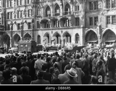 Demonstrationen, Deutschland, Proteste gegen verlängerte Öffnungszeiten am Samstag, Marienplatz, München, Deutschland, 20.6.1953, Zusatzrechte-Clearences-nicht verfügbar Stockfoto