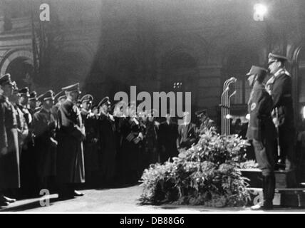 Nationalsozialismus / Nationalsozialismus,Politik,Achse Rom-Berlin,Reise des Reichskanzlers Adolf Hitler nach Italien,3. - 10.5.1938,Rückkehr,Empfang in Berlin,10.5.1938,Adresse des Hermann Göring Lehrter Bahnhofs,Rede,Reden,Menschenmassen,Menschenmassen,Menschenmassen,Achse Rom - Berlin,Menschen,Staatsbesuch,Staatsbesuche,Deutschland,Deutsches Reich,Drittes Reich,1930er,30er,30er,30er,20th Jahrhundert,Politik,Politik,Adresse,Adresse,Bahnhof,Bahnhof,Bahnhof,Bahnhof,Bahnhöfe,Bahnhöfe,Bahnhöfe,historische,Gori-Clearences,zusätzliche Rechte Stockfoto