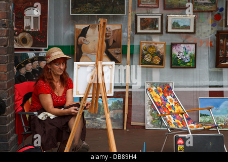 Künstler malen auf Leinwand. Kattowitz, Polen. Stockfoto