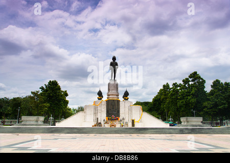 Die Statue von König Rama IV von Thailand in Bangkok Stockfoto