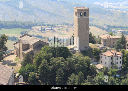 Alte mittelalterliche Kathedrale in San Leo, Italien Stockfoto