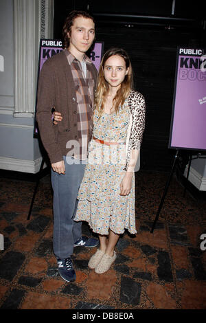 Paul Dano und Zoe Kazan Öffnung Nacht der öffentlichen Theater-Labor-Produktion von "Knickerbocker" unter der Regie von Pippin Parker im öffentlichen Theater - Ankunft New York City, USA - 19.05.11 Stockfoto