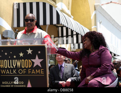 Stevie Wonder und Chaka Khan Recording Artist Chaka Khan ist mit einem Stern auf dem Hollywood Walk von Fame Hollywood, Kalifornien - 19.05.11 geehrt Stockfoto