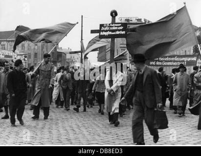 Demonstrationen, Deutschland, Demonstration des deutschen Gewerkschaftsbundes für die operative Mitbestimmung, kommunistische Demonstranten, München, Deutschland, 26.5.1952, zusätzliche-Rechte-Clearences-nicht vorhanden Stockfoto