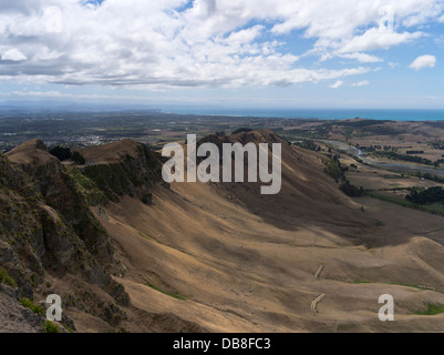 dh Te mata Peak HAWKES BAY NEUSEELAND Blick auf die trockene Sommerlandschaft Te Mata Hill Range havelock North Island Stockfoto