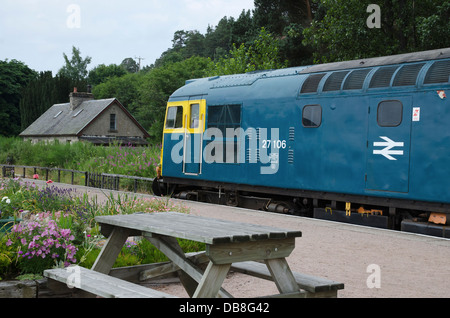 Diesel-elektrische Typ 2 Klasse 27 D5394 27106 BRCW Broomhill Bahnhof Strathspey Steam Railway Highlands Schottland Stockfoto