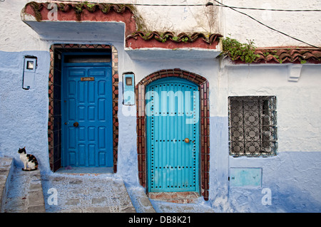 Blauen Türen in der Medina von Chefchaouen. RIF-Region, Marokko Stockfoto