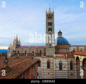 Duomo di Siena in der Abenddämmerung. Toskana, Italien. Stockfoto