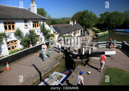 Blick auf Foxton Bottom Lock am Grand Union Canal, sperrt Bestandteil der größte Flug der Treppe Kanal in England Stockfoto