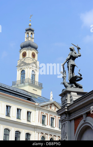 Rathaus und Drachentöter auf das Schwarzhäupterhaus in Riga, Lettland, Europa, UNESCO-Welterbe Stockfoto