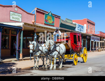 Postkutsche fahren auf Osten Allen Street, Tombstone, Arizona, USA Stockfoto
