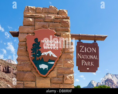 Ortseingangsschild, Zion Nationalpark, Utah, USA Stockfoto