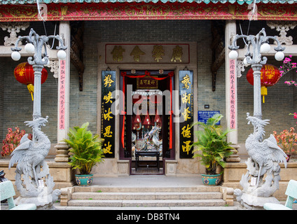 Eingang zum Quang Dong chinesische Tempel in Hoi an, Vietnam. Stockfoto