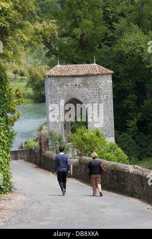 Alte Brücke - Pont De La Legende - bei Sauveterre-de-Bearn auf der Pilgerroute nach Santiago de Compostela Stockfoto