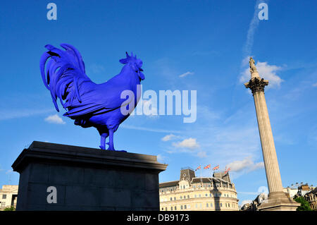 Ein riesiger blauer Hahn auf die vierte Plinthe, Trafalgar Square, London Stockfoto