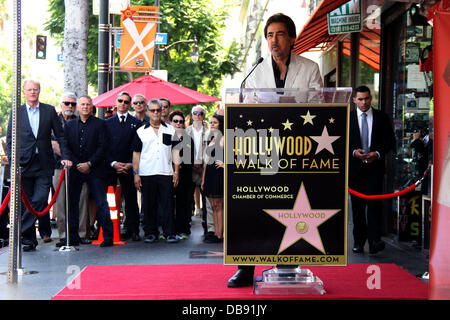 Hollywood, Kalifornien, USA. 24. Juli 2013. I15624CHW. Peter Falk geehrt mit posthumen Stern auf dem Hollywood Walk Of Fame.6654 Hollywood Blvd, Hollywood, CA.07/25/2013. JOE MANTEGNA. 2013-Credit: Clinton Wallace/Globe Photos/ZUMAPRESS.com/Alamy Live-Nachrichten Stockfoto