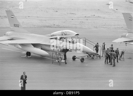 Während einer Zeremonie in Kairo West Air Base im Jahr 1982 erhielt Ägypten die erste Partie der f-16 Kämpfer. Stockfoto