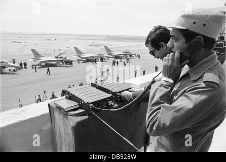 Während einer Zeremonie in Kairo West Air Base im Jahr 1982 erhielt Ägypten die erste Partie der f-16 Kämpfer. Stockfoto
