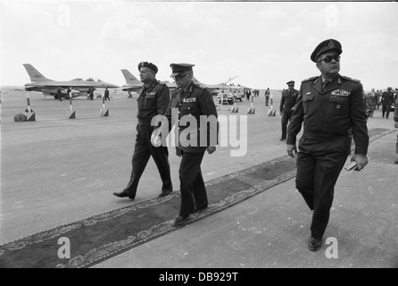 Während einer Zeremonie in Kairo West Air Base im Jahr 1982 erhielt Ägypten die erste Partie der f-16 Kämpfer. Stockfoto