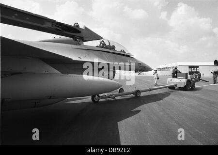 Während einer Zeremonie in Kairo West Air Base im Jahr 1982 erhielt Ägypten die erste Partie der f-16 Kämpfer. Stockfoto