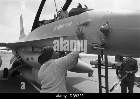 Während einer Zeremonie in Kairo West Air Base im Jahr 1982 erhielt Ägypten die erste Partie der f-16 Kämpfer. Stockfoto