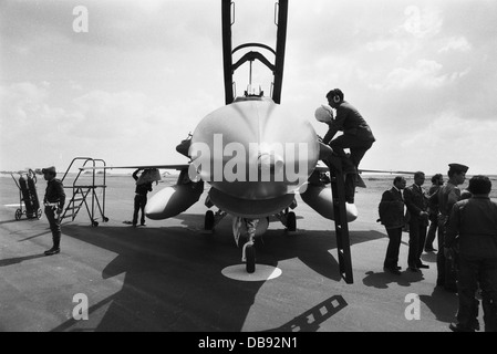 Während einer Zeremonie in Kairo West Air Base im Jahr 1982 erhielt Ägypten die erste Partie der f-16 Kämpfer. Stockfoto