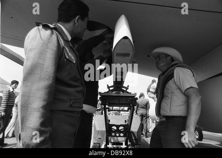 Während einer Zeremonie in Kairo West Air Base im Jahr 1982 erhielt Ägypten die erste Partie der f-16 Kämpfer. Stockfoto