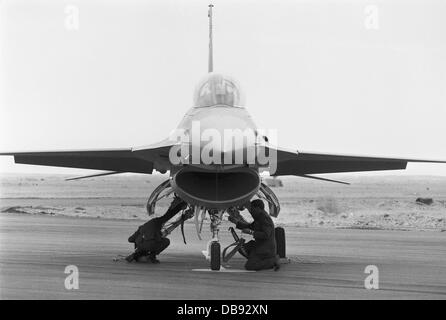 Während einer Zeremonie in Kairo West Air Base im Jahr 1982 erhielt Ägypten die erste Partie der f-16 Kämpfer. Stockfoto