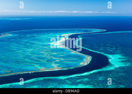 Luftaufnahme von "The River", eine 200 ft tiefe Rinne zwischen Hardys Riff und Hook Riff läuft. Great Barrier Reef Marine Park Stockfoto