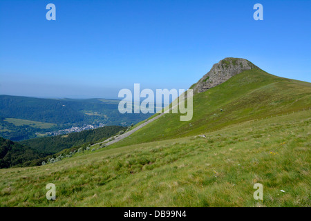 Blick auf Banne d'Ordanche, Regionaler Naturpark der Vulkane der Auvergne, Puy-de-Dome, Auvergne Rhône-Alpes, Frankreich Stockfoto