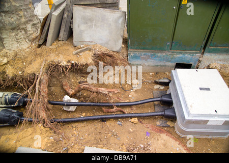 Stromleitung unterirdisch arbeitet in Straße offen unterirdischen arbeiten Abzweigdosen Stockfoto