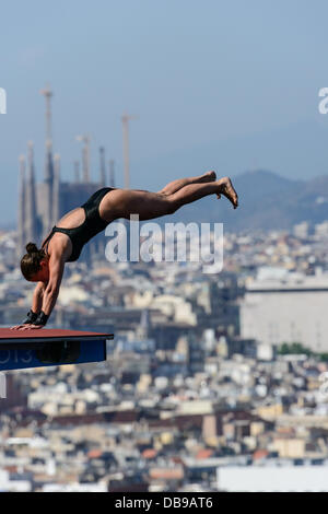 Barcelona, Spanien. 25. Juli 2013: Kanadas Roseline Filion führt einen Tauchgang bei den Frauen 10-Meter-Sprungturm Finale während der World Swimming Championships am Montjuic kommunalen Pool in Barcelona Stockfoto