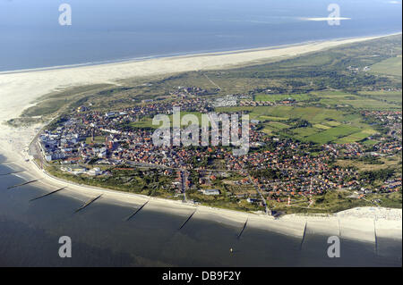 Eine Luftaufnahme zeigt Osten Ostfriesischen Insel Borkum, die größte Insel an der Nationalpark niedersächsischen Wattenmeer, Deutschland, 22. Juli 2013. Foto: Ingo Wagner Stockfoto