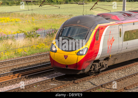 Jungfrau-Züge high-Speed Pendolino an Winwick Kreuzung auf der West Coast Main Line. WCML. Stockfoto