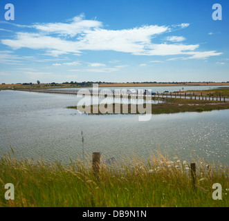 Strood Causeway. Die einzige Verbindungsstraße Insel Mersea auf das Festland, die im Frühling Gezeiten überflutet. Stockfoto