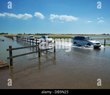 Strood Causeway. Die einzige Verbindungsstraße Insel Mersea auf das Festland, die während einer Springflut Überschwemmungen. Stockfoto