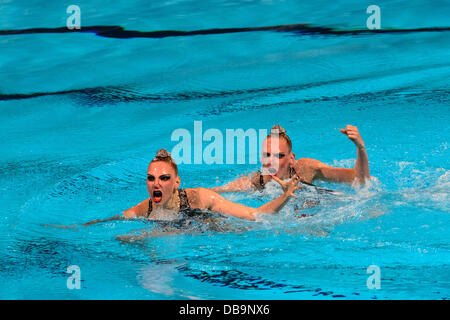 Barcelona, Spanien. 25. Juli 2013: Russlands Svetlana Kolesnichenko und Svetlana Romashina konkurrieren im Synchronschwimmen Duett Free Routine Finale bei den 15. FINA Weltmeisterschaften in Barcelona Credit: Matthi/Alamy Live-Nachrichten Stockfoto