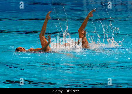 Barcelona, Spanien. 25. Juli 2013: Chinas Tingting Jiang und Wenwen Jiang konkurrieren im Synchronschwimmen Duett Free Routine Finale bei den 15. FINA Weltmeisterschaften in Barcelona Credit: Matthi/Alamy Live-Nachrichten Stockfoto