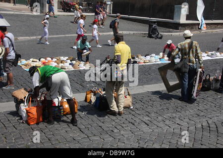 Rom, Italien. 26. Juli 2013.  Der Civil Protection Authority eine Hitzewelle Alarmstufe Rot "Level 3" Gesundheitswarnung ausgeben für Rom Credit: Gari Wyn Williams / Alamy Live News Stockfoto