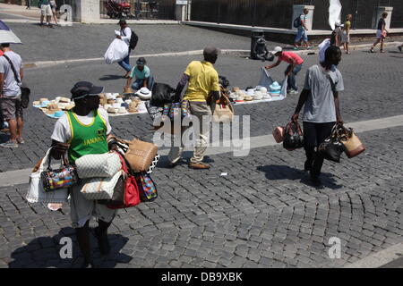 Rom, Italien. 26. Juli 2013.  Der Civil Protection Authority eine Hitzewelle Alarmstufe Rot "Level 3" Gesundheitswarnung ausgeben für Rom Credit: Gari Wyn Williams / Alamy Live News Stockfoto