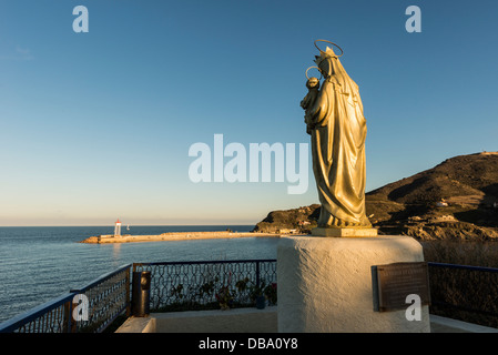 Jungfrau und Kind-Jesus Christus-Statue in Port Vendres, Pyrénées-Orientales, Languedoc-Roussillon, Frankreich Stockfoto