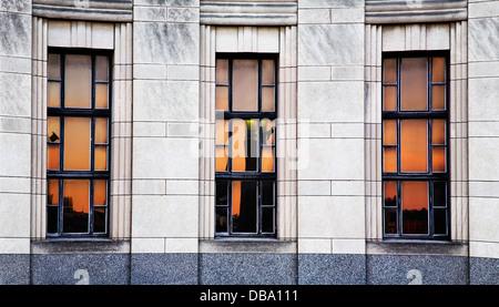 Einen Sonnenuntergang spiegelt sich In den Fenstern des Cincinnati Museum Center am Union Terminal, Cincinnati Ohio USA Stockfoto