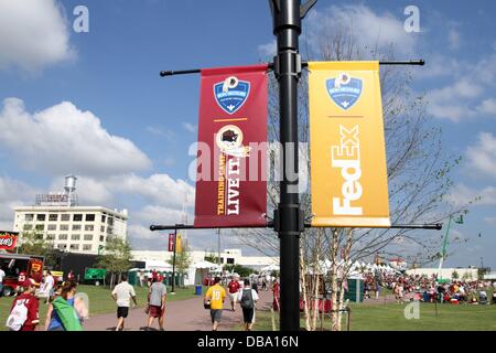 Richmond, Virginia, USA. 26. Juli 2013. 26. Juli 2013: Washington Redskins Fans geben Sie die Bon Secours Schulungseinrichtung in Richmond, Virginia. Daniel Kucin Jr. / CSM/Alamy Live News Stockfoto