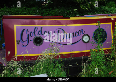Narrowboat auf dem Kanal von Oxford, Oxfordshire, Vereinigtes Königreich Stockfoto