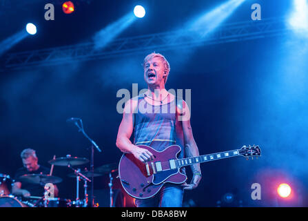 Musik Festival Benatska Noc in Liberec, Tschechische Republik am 26. Juli 2013. Sänger Samu Haber von der Band Sunrise Avenue. (CTK Foto/Radek Petrasek) Bildnachweis: CTK/Alamy Live-Nachrichten Stockfoto