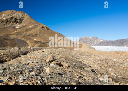 Ein Gletscher am Recherchefjorden auf westlichen Spitzbergen mit Moräne zeigen die massiven Rate des Rückzugs Stockfoto